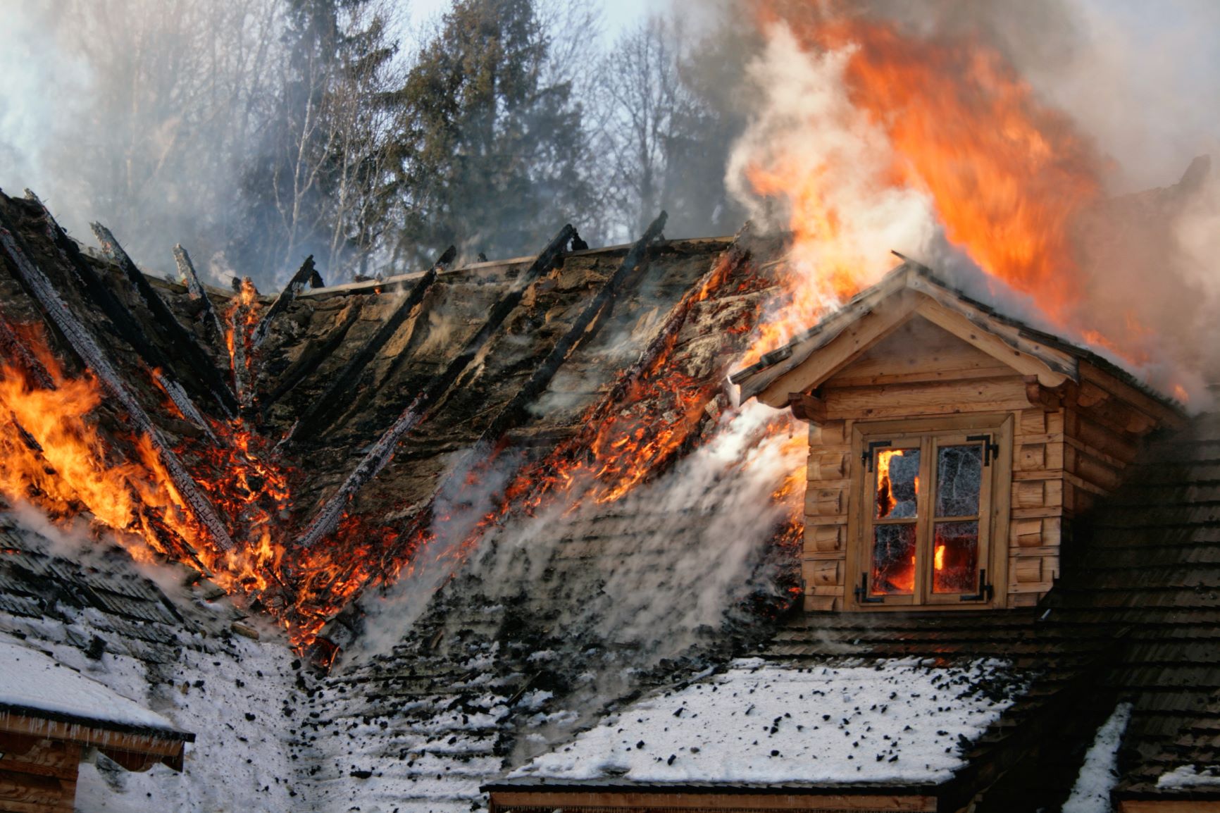zhorená strecha domu 