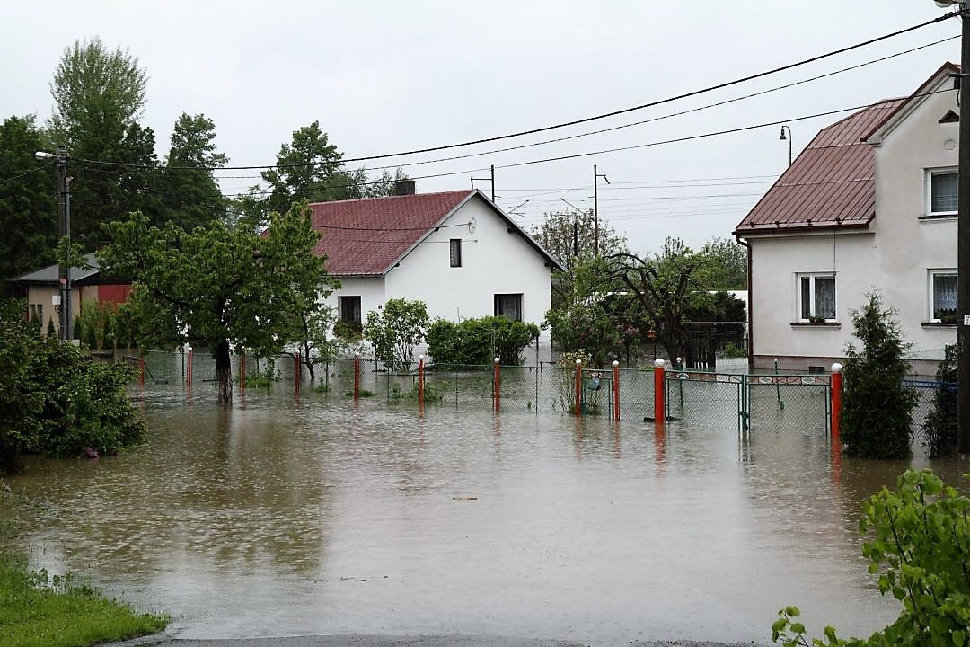 zaplavené domy, povodeň